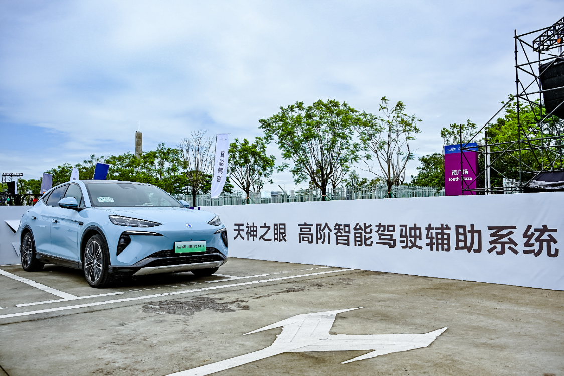 腾势登陆2024粤港澳大湾区车展腾势Z9GT华南首秀！展台成打卡点(图4)