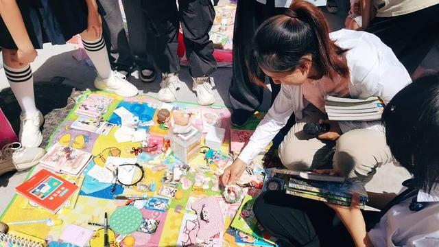 灞桥区赵庄小学小葵花义卖活动(图4) 灞桥区赵庄小学小葵花义卖活动(图4)