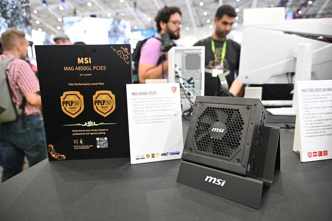 Computex 2024：微星发布新款办公家用显示器英特尔CEO到展台在主板签名(图3)