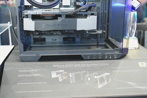 微星携众多新品亮相Computex2024 黄仁勋亲临展台签名留念！(图2)