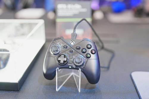 微星携众多新品亮相Computex2024 黄仁勋亲临展台签名留念！(图8)