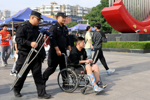 颍上：2024年高考开考8868名学子奔赴考场(图2)