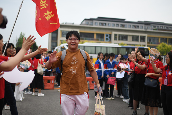 2024年全国高考今日开考 1342万考生奔赴考场(图1)