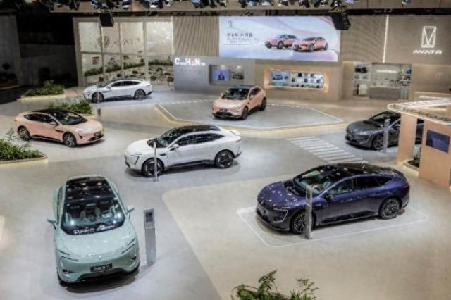 阿维塔旗舰车型引人注目彰显长安汽车品牌魄力(图1) 阿维塔旗舰车型引人注目彰显长安汽车品牌魄力(图1)