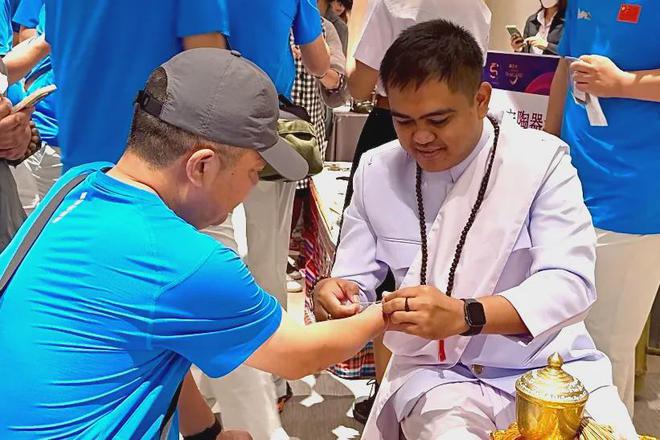 第七届“一带一路·七彩云南”汽车拉力赛车队抵达泰国呵叻府
