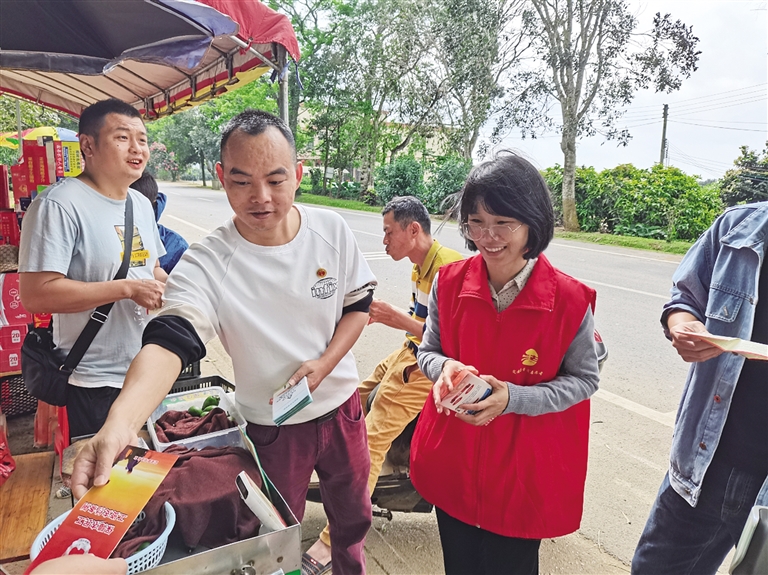 【枫桥经验在海南】2377名“法律明白人”成群众“解忧人”