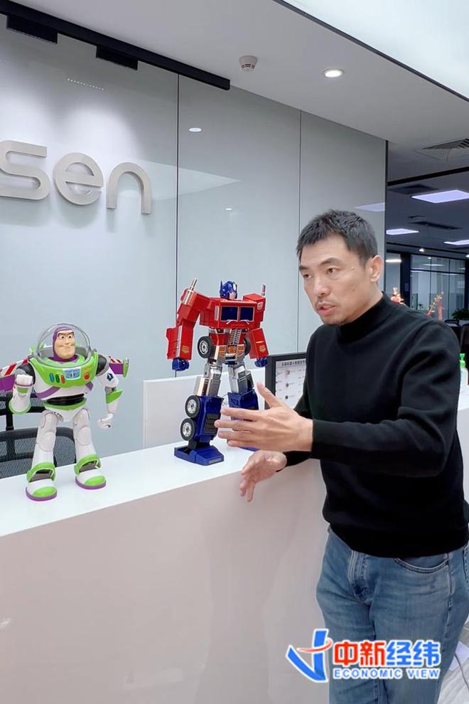 产业一线·跨年行   “做一个和一万个难度完全不一样”变形机器人要6000个零件？