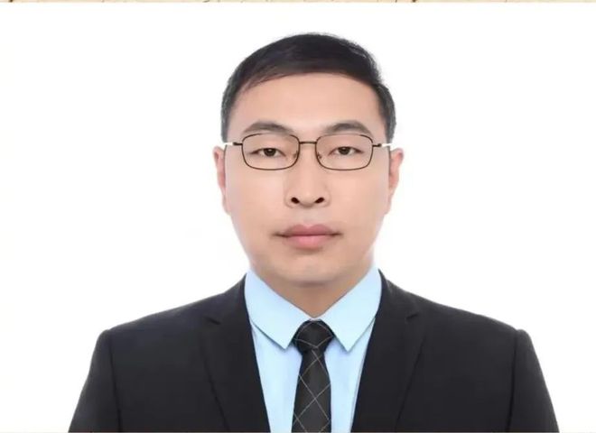 【刘轩老师诗歌作品赏析朗诵会 在仓央嘉措诗社会员群隆重举行】